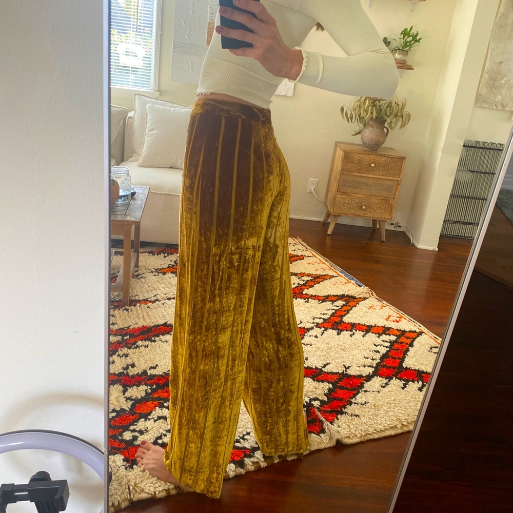 Velvet gold trousers